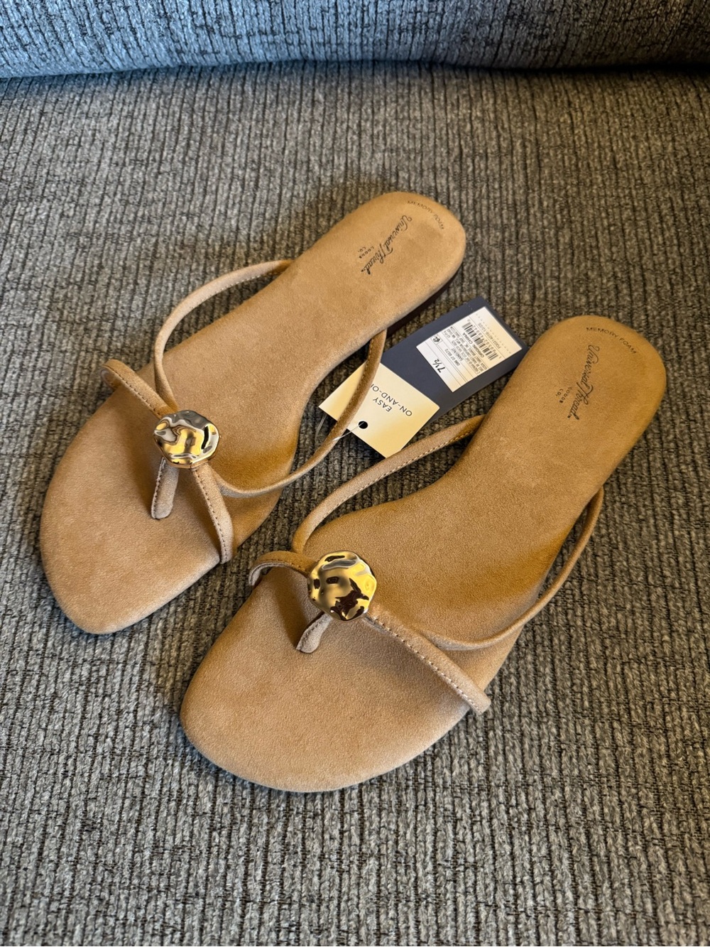 Universal Thread Tan Suede Toe-Ring Sandals with Gold Disc